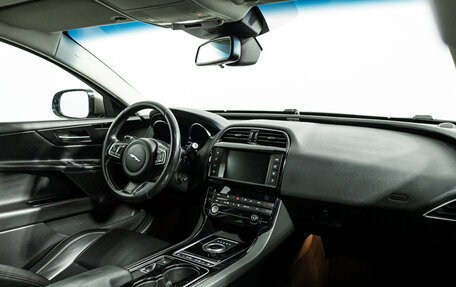 Jaguar XE I рестайлинг, 2015 год, 1 499 900 рублей, 9 фотография