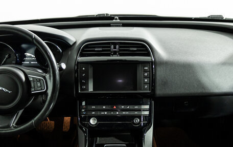 Jaguar XE I рестайлинг, 2015 год, 1 499 900 рублей, 14 фотография