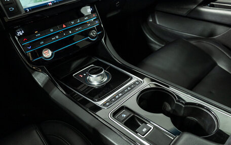 Jaguar XE I рестайлинг, 2015 год, 1 499 900 рублей, 18 фотография