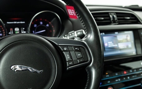 Jaguar XE I рестайлинг, 2015 год, 1 499 900 рублей, 19 фотография