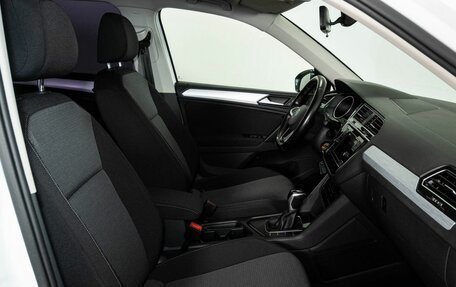 Volkswagen Tiguan II, 2020 год, 2 428 000 рублей, 6 фотография