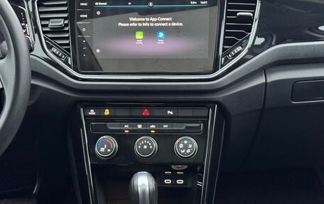 Volkswagen T-Roc I, 2021 год, 2 300 000 рублей, 11 фотография