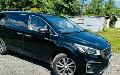 KIA Carnival III, 2018 год, 2 500 000 рублей, 2 фотография