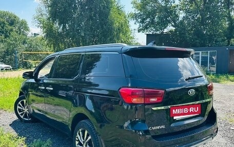 KIA Carnival III, 2018 год, 2 500 000 рублей, 4 фотография