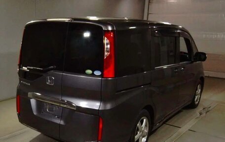 Honda Stepwgn IV рестайлинг, 2015 год, 1 080 000 рублей, 2 фотография