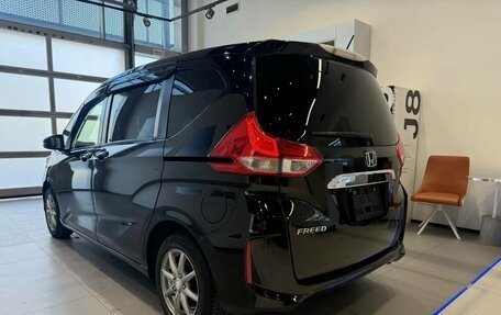 Honda Freed II, 2017 год, 1 350 000 рублей, 4 фотография