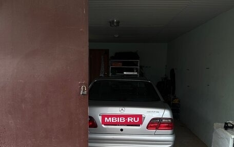 Mercedes-Benz E-Класс, 1997 год, 625 000 рублей, 3 фотография