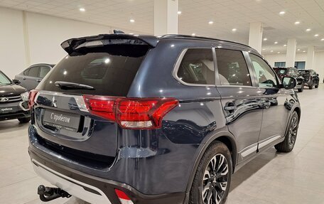 Mitsubishi Outlander III рестайлинг 3, 2021 год, 1 900 000 рублей, 2 фотография