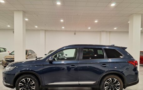 Mitsubishi Outlander III рестайлинг 3, 2021 год, 1 900 000 рублей, 3 фотография