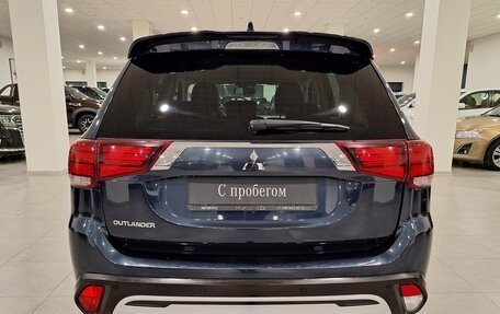 Mitsubishi Outlander III рестайлинг 3, 2021 год, 1 900 000 рублей, 8 фотография