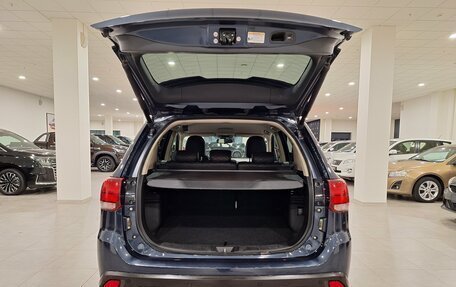 Mitsubishi Outlander III рестайлинг 3, 2021 год, 1 900 000 рублей, 10 фотография