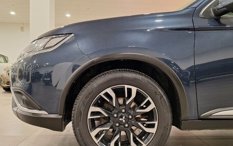 Mitsubishi Outlander III рестайлинг 3, 2021 год, 1 900 000 рублей, 9 фотография