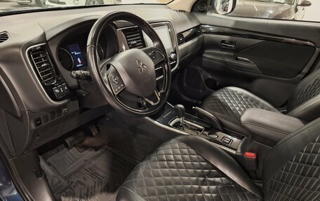 Mitsubishi Outlander III рестайлинг 3, 2021 год, 1 900 000 рублей, 17 фотография