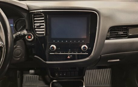 Mitsubishi Outlander III рестайлинг 3, 2021 год, 1 900 000 рублей, 14 фотография
