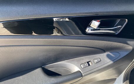 Hyundai Sonata VI, 2011 год, 1 090 000 рублей, 11 фотография