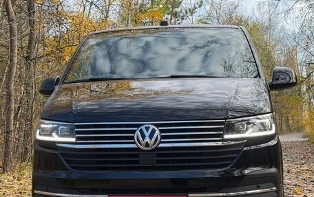 Volkswagen Multivan T6 рестайлинг, 2023 год, 10 000 000 рублей, 1 фотография