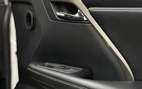 Lexus RX IV рестайлинг, 2020 год, 4 500 000 рублей, 12 фотография