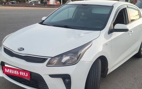 KIA Rio IV, 2017 год, 999 999 рублей, 4 фотография