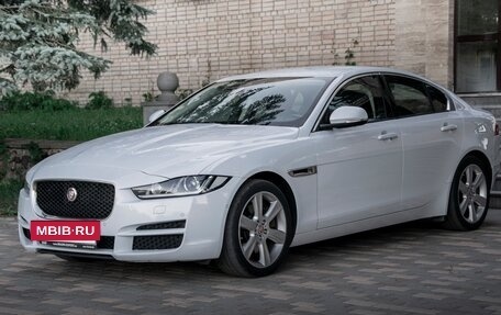 Jaguar XE I рестайлинг, 2016 год, 1 800 000 рублей, 2 фотография