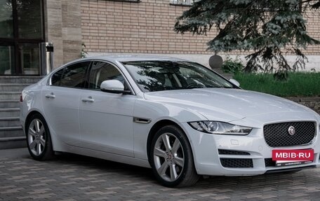 Jaguar XE I рестайлинг, 2016 год, 1 800 000 рублей, 3 фотография