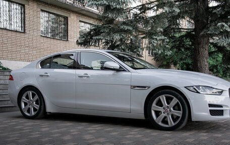 Jaguar XE I рестайлинг, 2016 год, 1 800 000 рублей, 15 фотография