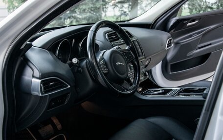 Jaguar XE I рестайлинг, 2016 год, 1 800 000 рублей, 26 фотография