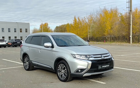 Mitsubishi Outlander III рестайлинг 3, 2018 год, 1 629 000 рублей, 3 фотография