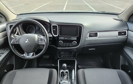 Mitsubishi Outlander III рестайлинг 3, 2018 год, 1 629 000 рублей, 17 фотография