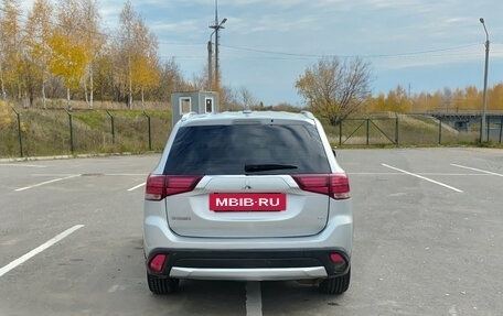 Mitsubishi Outlander III рестайлинг 3, 2018 год, 1 629 000 рублей, 7 фотография
