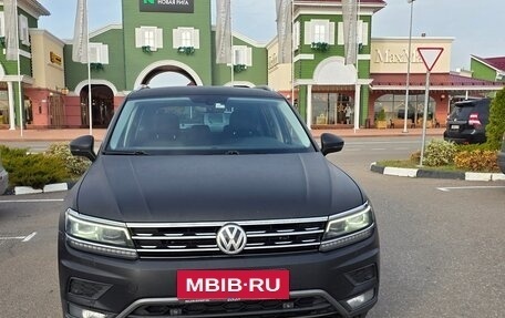Volkswagen Tiguan II, 2017 год, 2 300 000 рублей, 2 фотография