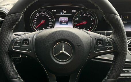 Mercedes-Benz E-Класс, 2017 год, 2 300 000 рублей, 14 фотография