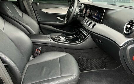 Mercedes-Benz E-Класс, 2017 год, 2 300 000 рублей, 30 фотография