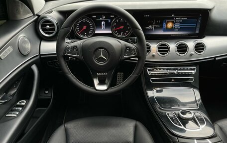 Mercedes-Benz E-Класс, 2017 год, 2 300 000 рублей, 33 фотография