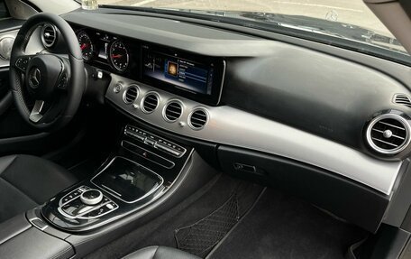 Mercedes-Benz E-Класс, 2017 год, 2 300 000 рублей, 32 фотография