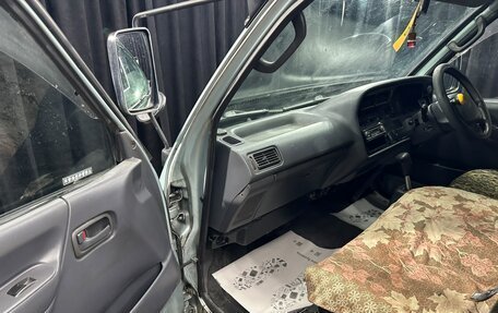 Toyota HiAce H100, 2001 год, 659 000 рублей, 12 фотография