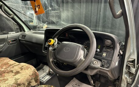 Toyota HiAce H100, 2001 год, 659 000 рублей, 11 фотография