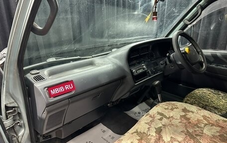 Toyota HiAce H100, 2001 год, 659 000 рублей, 13 фотография