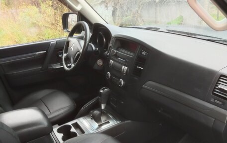 Mitsubishi Pajero IV рестайлинг 2, 2013 год, 2 600 000 рублей, 5 фотография