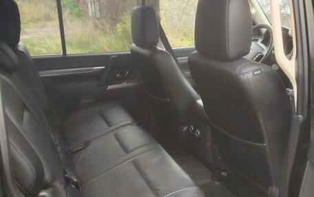 Mitsubishi Pajero IV рестайлинг 2, 2013 год, 2 600 000 рублей, 6 фотография