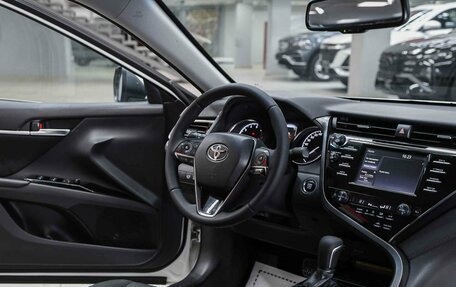 Toyota Camry, 2020 год, 1 850 000 рублей, 10 фотография