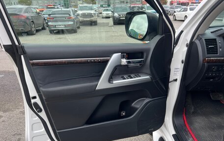 Toyota Land Cruiser 200, 2013 год, 3 190 000 рублей, 21 фотография