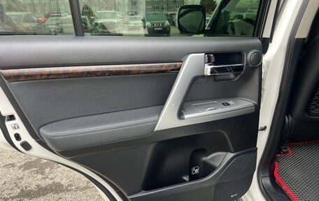 Toyota Land Cruiser 200, 2013 год, 3 190 000 рублей, 24 фотография