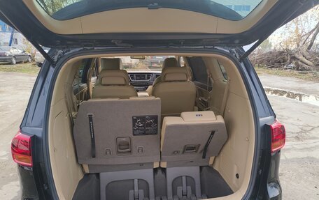 KIA Carnival III, 2019 год, 3 050 000 рублей, 18 фотография