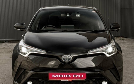 Toyota C-HR I рестайлинг, 2018 год, 2 315 000 рублей, 2 фотография