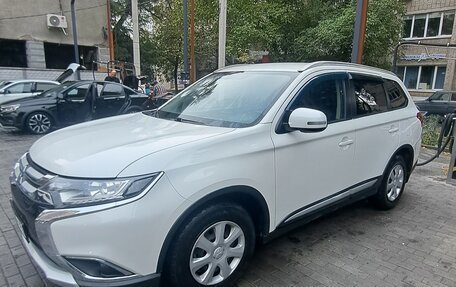 Mitsubishi Outlander III рестайлинг 3, 2018 год, 2 500 000 рублей, 2 фотография