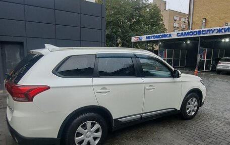 Mitsubishi Outlander III рестайлинг 3, 2018 год, 2 500 000 рублей, 3 фотография