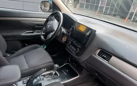 Mitsubishi Outlander III рестайлинг 3, 2018 год, 2 500 000 рублей, 5 фотография