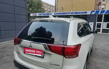 Mitsubishi Outlander III рестайлинг 3, 2018 год, 2 500 000 рублей, 7 фотография