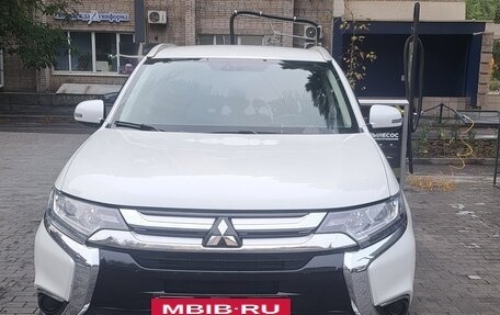 Mitsubishi Outlander III рестайлинг 3, 2018 год, 2 500 000 рублей, 8 фотография