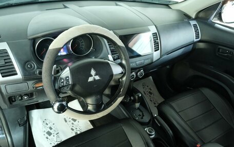 Mitsubishi Outlander III рестайлинг 3, 2012 год, 1 349 000 рублей, 11 фотография